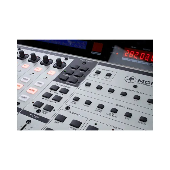 Mackie MCU PRO Control Universal PRO Silver-1